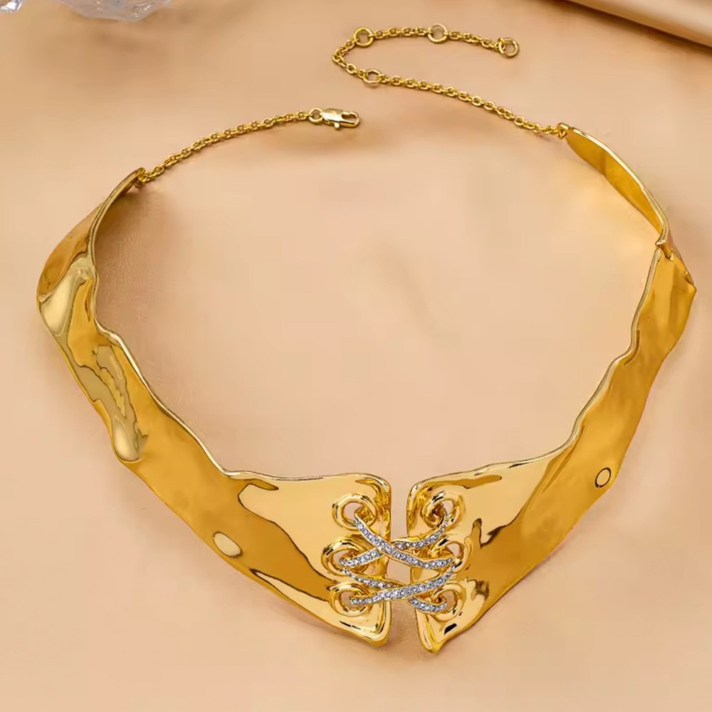 ALEXIS BITTAR Yellow Gold An original, personalized and high-end necklace.
